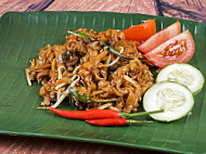 Bob Salmi Char Kuey Teow food