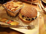 Polentone Burger Bistrot food