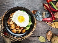 Fu Kee Charcoal Claypot Chicken Rice food