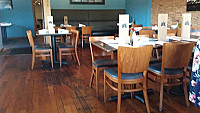 Kinley's Restaurant & Bar  inside