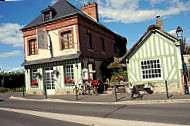 Le Moulin Saint Georges outside
