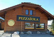 Pizzaiola outside