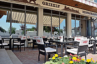 Grizzly Restaurant inside