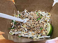 Sen Pad Thai food