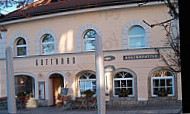 Café Und Gotthard outside