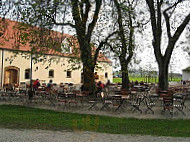 Schlossbrau Mariakirchen outside