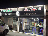 Le Napoli outside