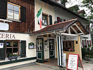 Pizzeria Trattoria Casa-Nova outside