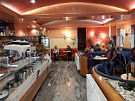 Eiscafe Venezia Roding inside