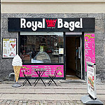 Royal Bagel outside