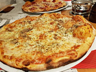 Bino's Pizzeria food