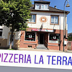 Pizzeria La Terra outside