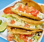 Cesar's Tacos food