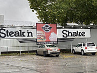 Steak-N-Shake outside