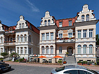 Villa Auguste Viktoria outside