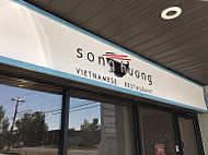 Song Huong Restaurant outside