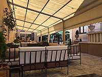 Restaurant & Lounge 16,50 inside
