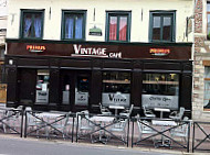 Le Vintage Cafe inside