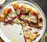 Revolve Pizza Kitchen food