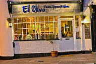 El Olivo outside