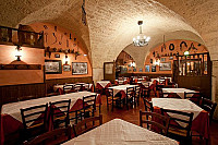 Pizzeria La Vecchia Gioia inside