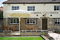 The Queen O' T' Owd Thatch inside