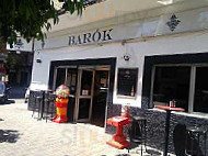 Barok outside