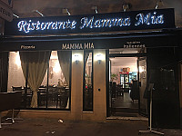 Mamma Mia outside