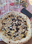 Pizzeria Fuoriseria food