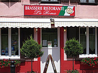 La Roma Pizzeria outside