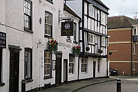 The Farriers Arms outside