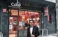 Café Deluxe outside