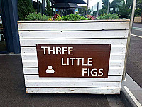 Three Little Figs outside