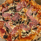 Valentino pizza food