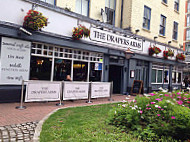 The Bakers Arms outside