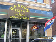 Garden Pizza Seafood outside