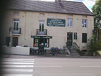 Auberge Du Pont D'ouche outside