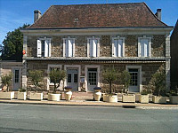 Auberge Saint Roch outside