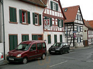 Zur Alten Post outside