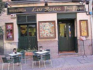 Los Rotos inside