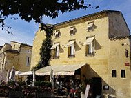 Restaurant le Medieval a St Emilion outside