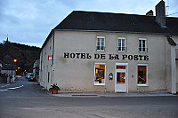 Hotel Restaurant de la Poste Chez Cecile outside