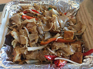 Gor Gai Thai Eatery food