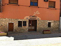 L'albera outside