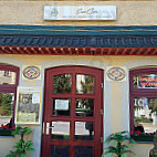 Mai-Nhi Restaurant outside