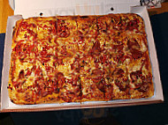 Carmines Pizza food