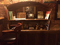 Erin's Pub inside