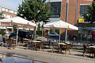 Eiscafe La Veneziana outside