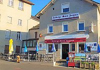Auberge Saint Jacques outside