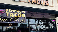 Pinchy's Tacos outside